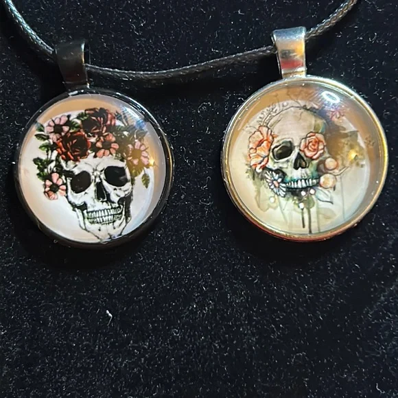 Skull pendant bundle - Picture 1 of 5